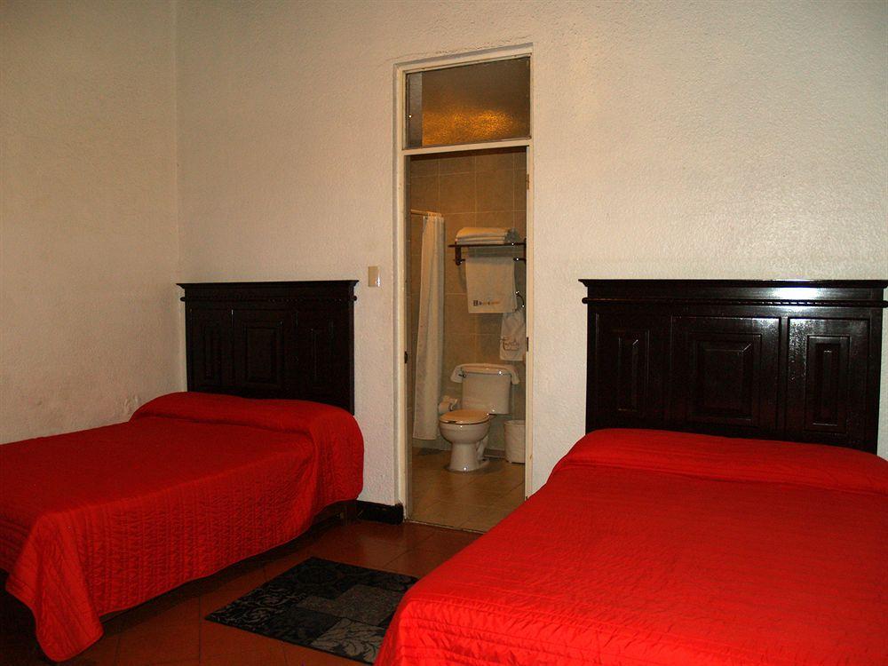 Hotel Colonial Morelia Bagian luar foto